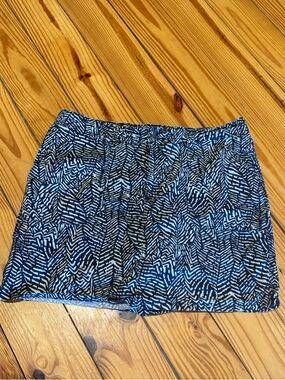Lee Natural Fit Navy and Cream Patterned Skirt